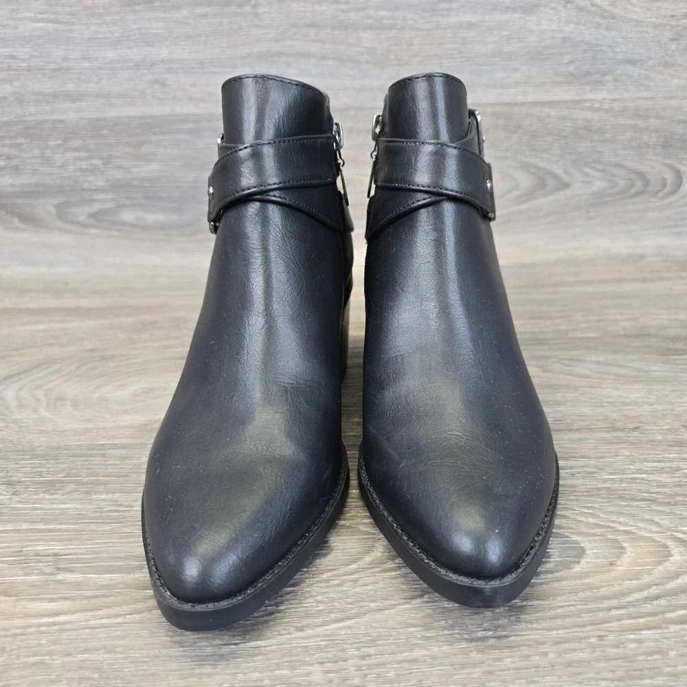 GBG by Guess Boots Womens Size 6.5 Black‎ Dustyn Chelsea Style Cuban Heel Ankle
